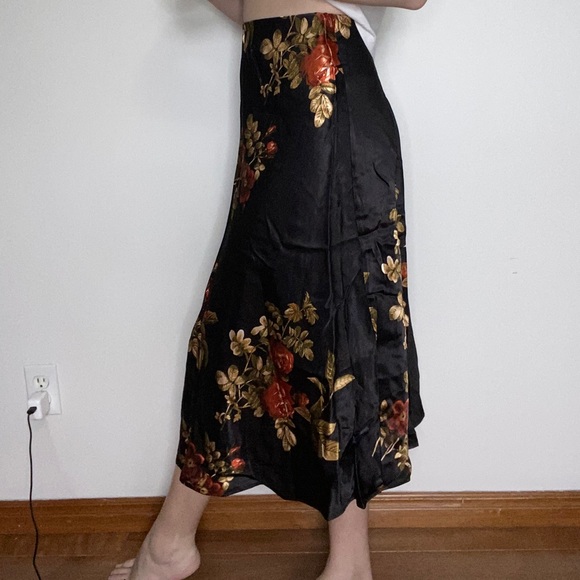 H&M Satin Circle Skirt - Picture 2 of 4